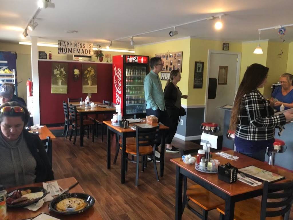 Laura’s Home Cookin’ | restaurant | 440 Nathan Ellis Hwy, Mashpee, MA 02649, USA | 7817606088 OR +1 781-760-6088