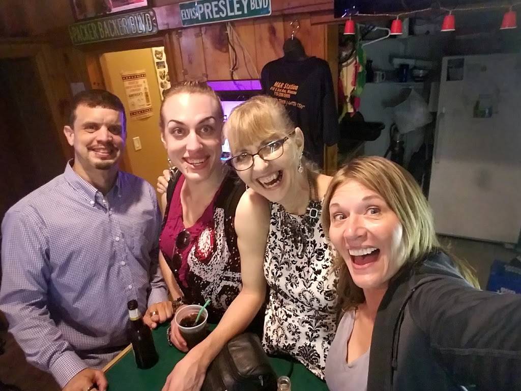 M & R Station | restaurant | 818 S 3rd Ave, Wausau, WI 54401, USA | 7152985995 OR +1 715-298-5995