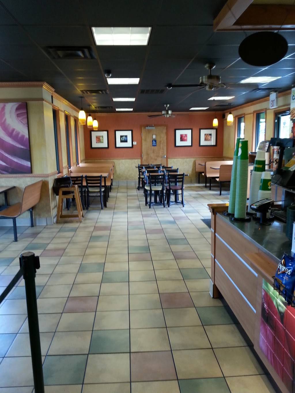 Subway | restaurant | 701 W Market St, Bolivar, TN 38008, USA | 7316586578 OR +1 731-658-6578