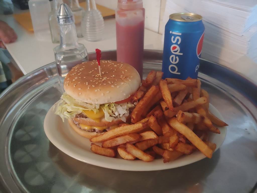 Casse Croute St-Ignace | restaurant | 134 Chemin de la Traverse, Saint-Ignace-de-Loyola, QC J0K 2P0, Canada | 4508362323 OR +1 450-836-2323