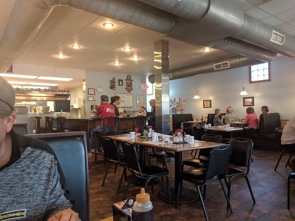 Ravenna Round Table | restaurant | 12396 Stafford St, Ravenna, MI 49451, USA | 2318532106 OR +1 231-853-2106