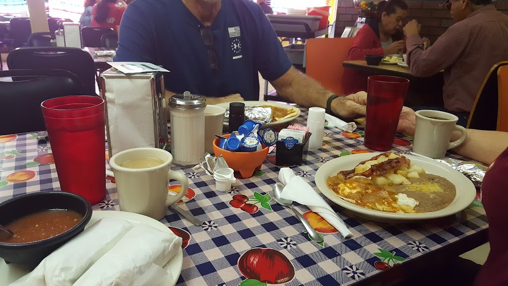 La Familia Restaurant | restaurant | 882 Grape St, Abilene, TX 79601, USA | 3256759919 OR +1 325-675-9919