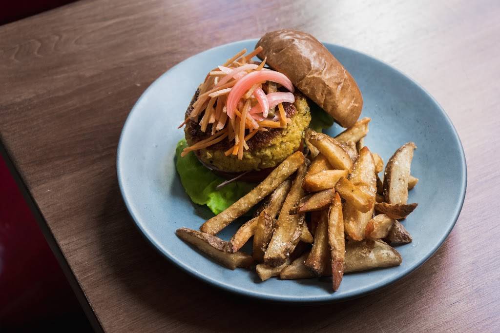 Brooklyn Lantern | restaurant | 77 Box St, Brooklyn, NY 11222, USA | 7183838200 OR +1 718-383-8200