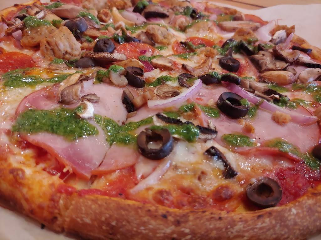Blaze Pizza | restaurant | 1155 W Renaissance Pkwy #500, Rialto, CA 92376, USA | 9095465637 OR +1 909-546-5637