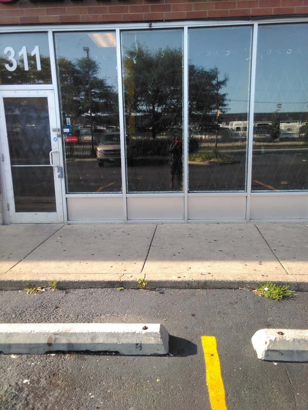 Irie jerk hut 4 | restaurant | 311 W 79th St, Chicago, IL 60620, USA | 7738912460 OR +1 773-891-2460