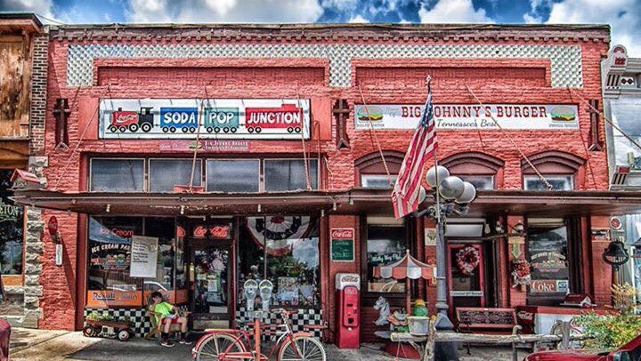 Soda Pop Junction | restaurant | 141 Mill St, Lynnville, TN 38472, USA | 9315270007 OR +1 931-527-0007