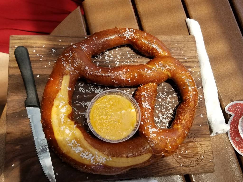 The Pig & Whistle | restaurant | 240 N Orlando Ave, Cocoa Beach, FL 32931, USA | 3217990724 OR +1 321-799-0724