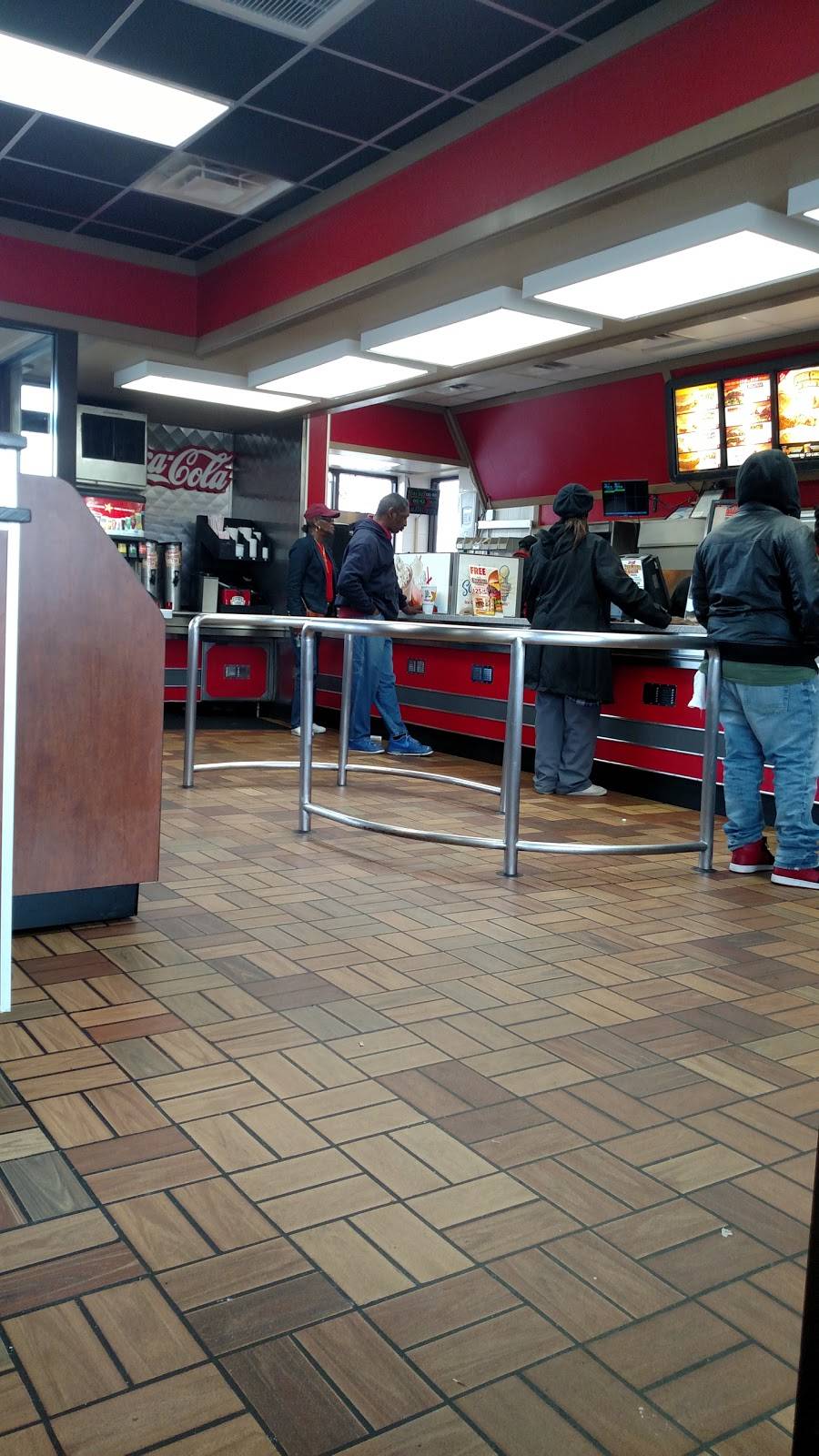 Hardees | restaurant | 850 London Blvd, Portsmouth, VA 23704, USA | 7573995281 OR +1 757-399-5281