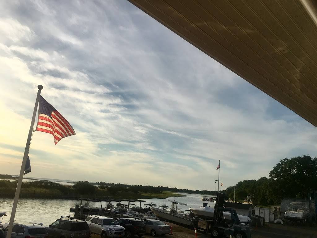 Bostwicks on the Harbor | restaurant | 39 Gann Rd, East Hampton, NY 11937, USA | 6313241150 OR +1 631-324-1150