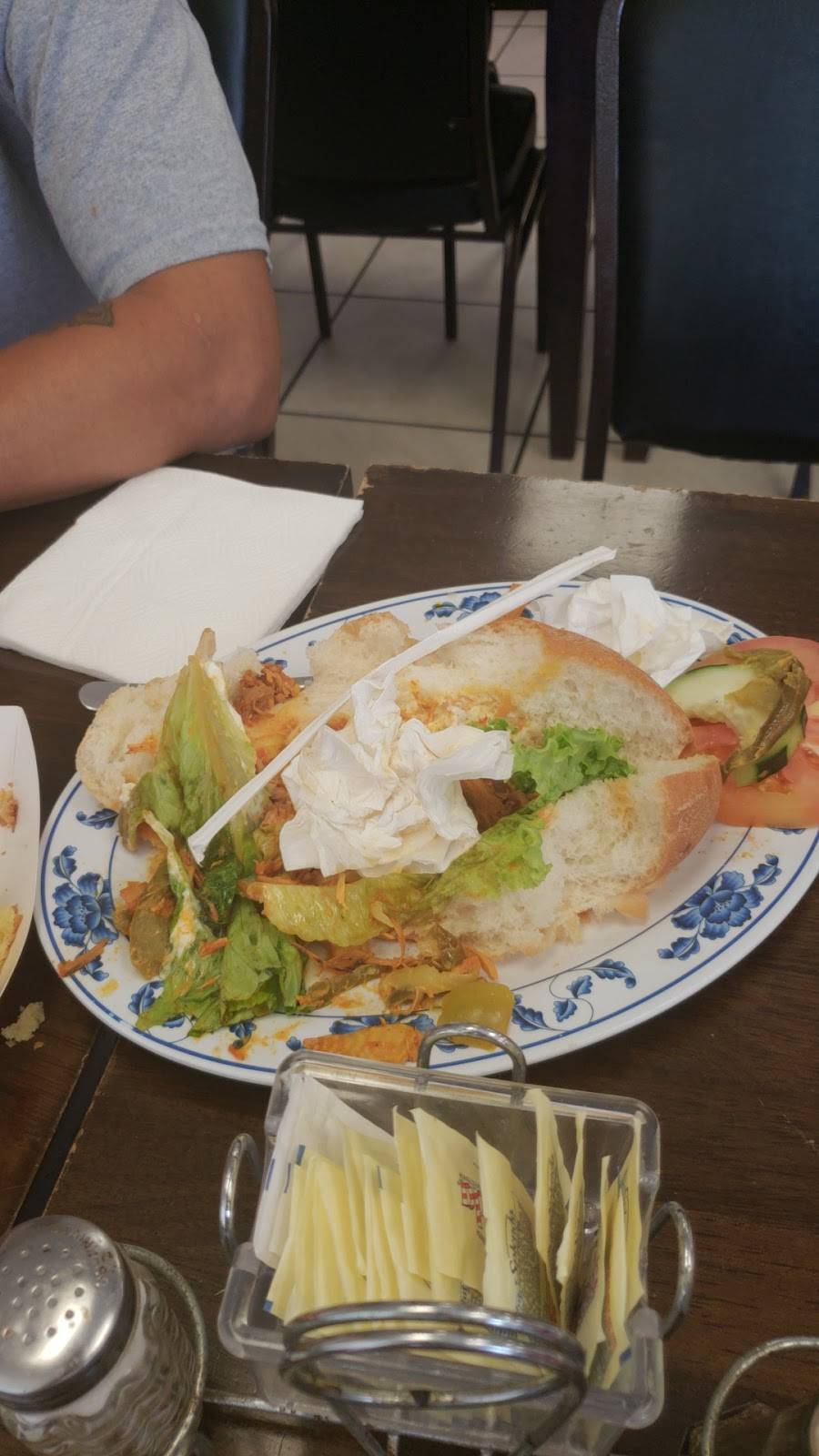 Pupuseria Y Panaderia Emanuel | restaurant | 105 E Edgebrook Dr #101, Houston, TX 77034, USA | 7139478141 OR +1 713-947-8141