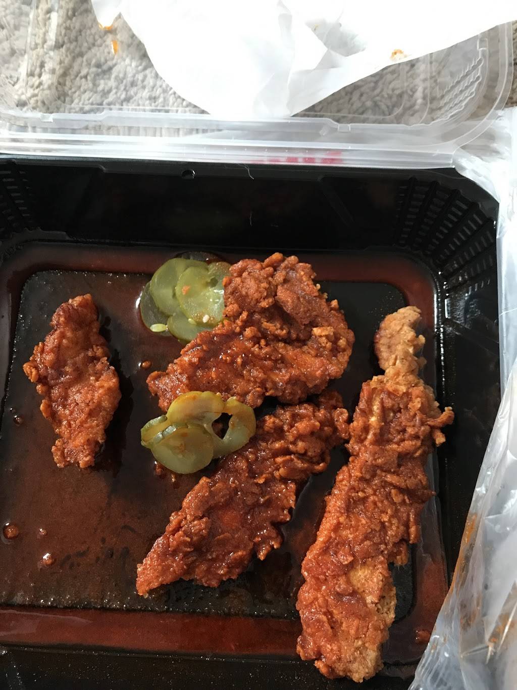 KFC | restaurant | 300 E 35th St, Chicago, IL 60616, USA | 3123743997 OR +1 312-374-3997