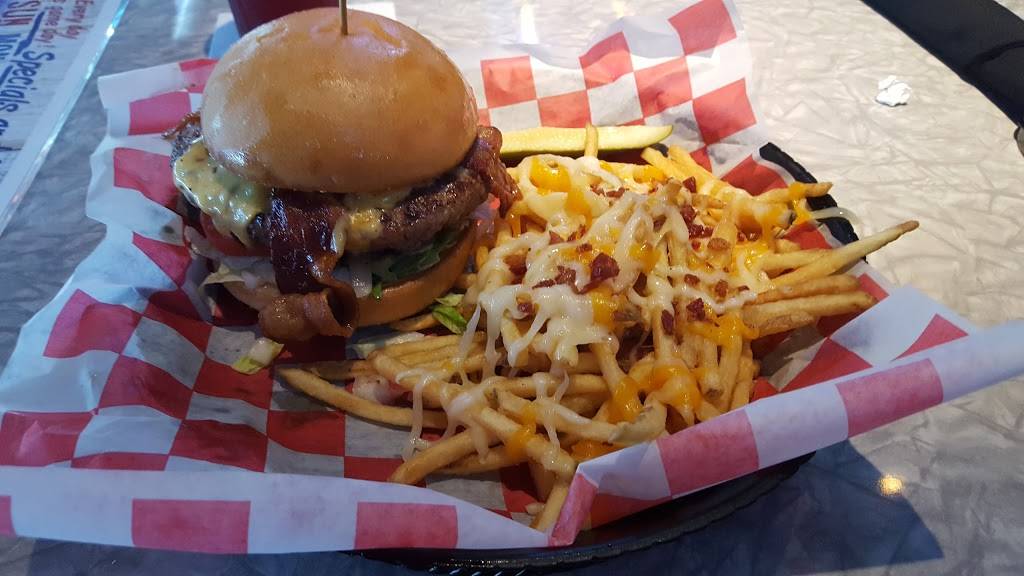 Bubbas 33 | restaurant | 3221 East Sam Houston Pkwy S, Pasadena, TX 77505, USA | 2814872233 OR +1 281-487-2233