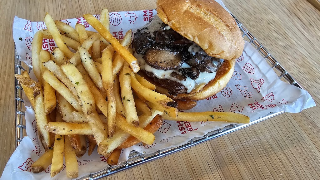 Smashburger | meal takeaway | 1755 W 22nd St Suite A, Oak Brook, IL 60523, USA | 6305068983 OR +1 630-506-8983