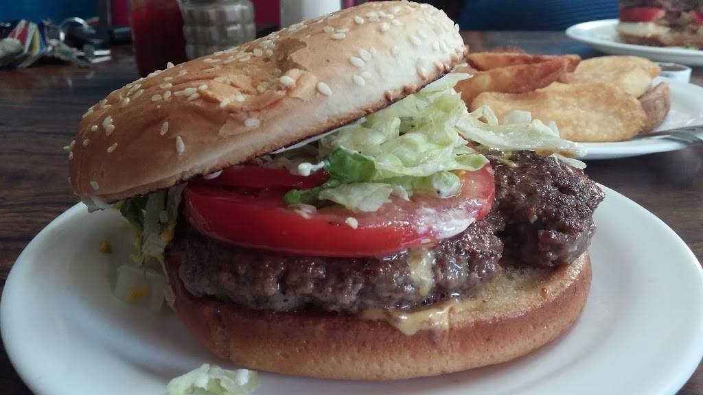 Roys BBQ & Burgers | restaurant | 25 Wabash St, Milan, MI 48160, USA | 7344391737 OR +1 734-439-1737