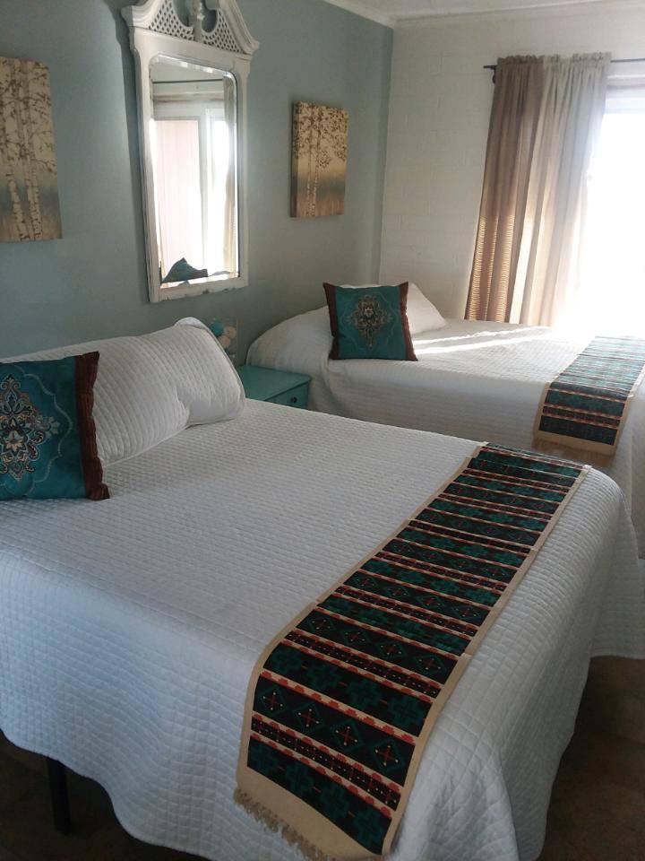 Hilltop Tavern and Inn | restaurant | 9544 Kiowa Rd, Apple Valley, CA 92308, USA | 7609618698 OR +1 760-961-8698