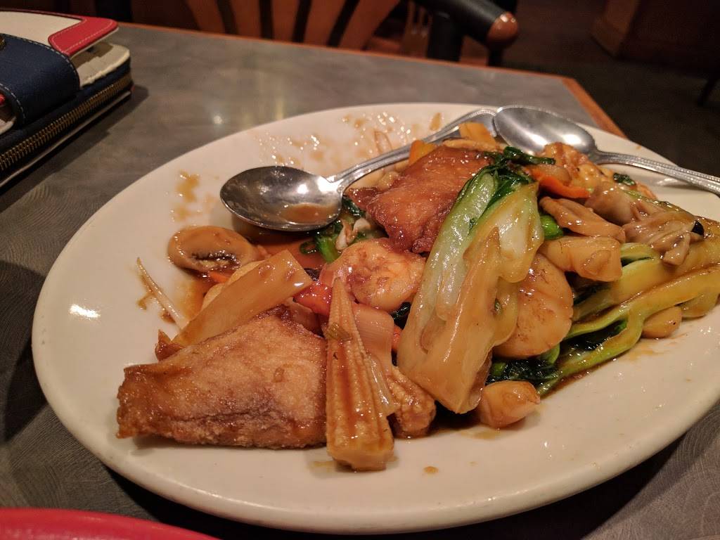 Golden Wok | restaurant | 8822 Wurzbach Rd, San Antonio, TX 78240, USA | 2106158282 OR +1 210-615-8282