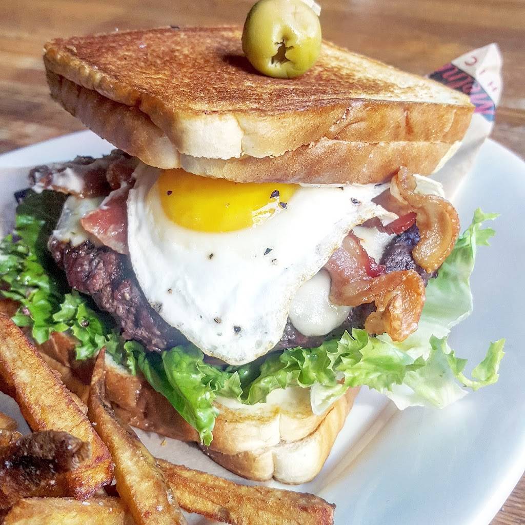 Jake Melnicks Corner Tap | restaurant | 41 E Superior St, Chicago, IL 60611, USA | 3122660400 OR +1 312-266-0400