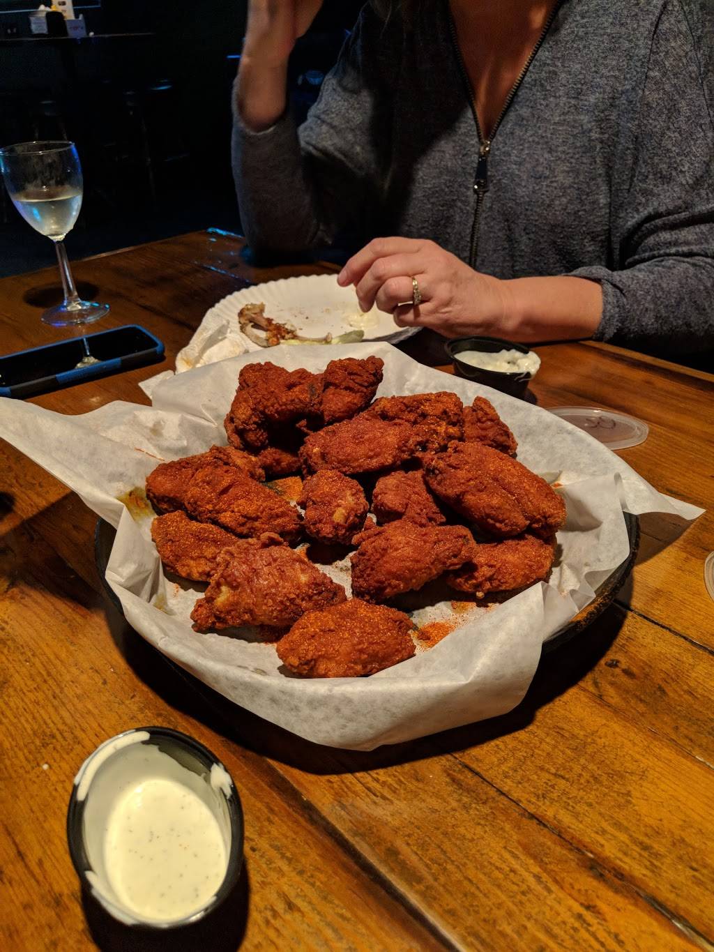 Pug Mahones Irish Pub & Grill | restaurant | 282 Grand Ave, Fox Lake, IL 60020, USA | 8475875078 OR +1 847-587-5078