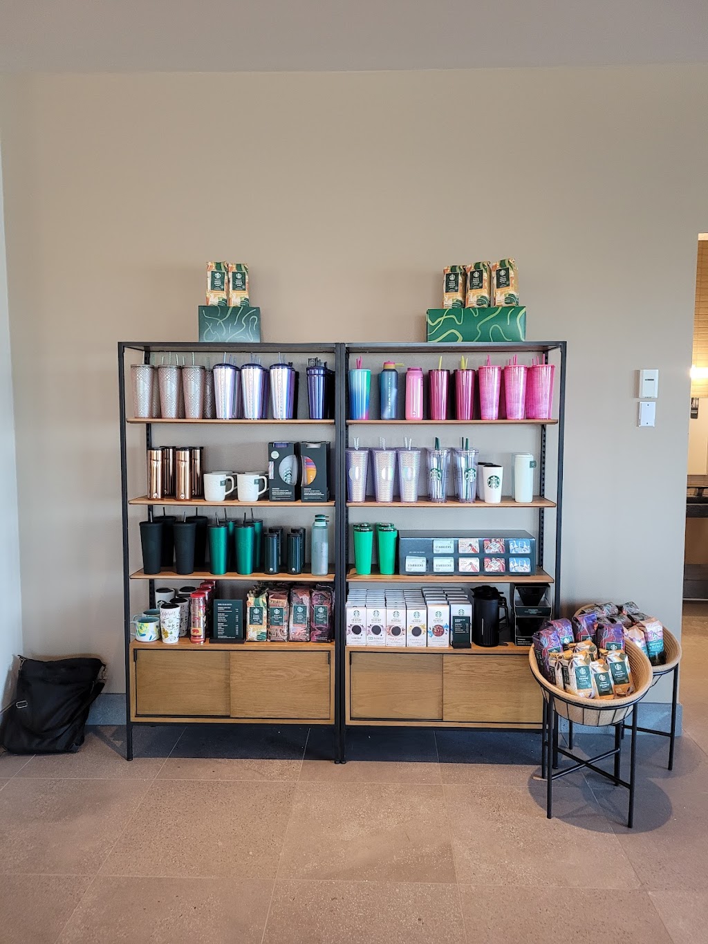 Starbucks | cafe | 2088 Crestwood Ave, Manteca, CA 95336, USA | 2096248328 OR +1 209-624-8328