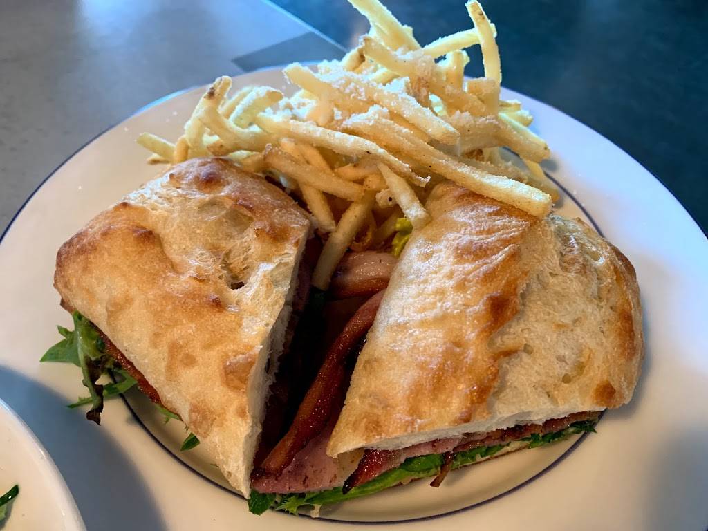 Parcheggio | restaurant | South Parking Lot, 2901 Bayview Ave #300, North York, ON M2K 2S3, Canada | 6479436780 OR +1 647-943-6780