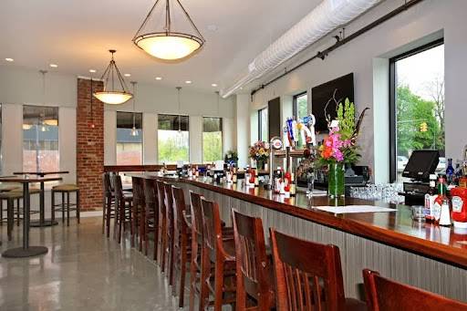 Carrolls | restaurant | 21 Main St, Medford, MA 02155, USA | 7813953344 OR +1 781-395-3344