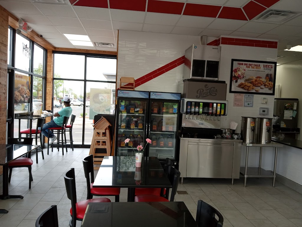 Lees Famous Recipe Chicken | restaurant | 33351 Plymouth Rd, Livonia, MI 48150, USA | 7342454800 OR +1 734-245-4800