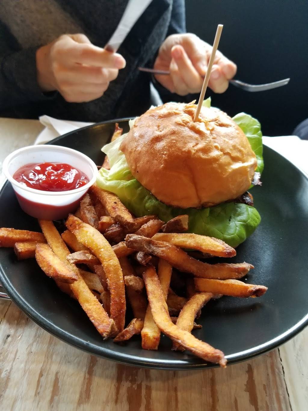 Golden Brown & Delicious | restaurant | 1269 Pendleton St, Greenville, SC 29611, USA | 8642309455 OR +1 864-230-9455