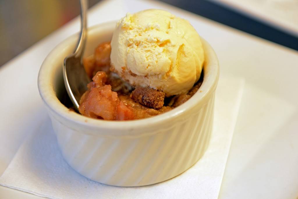 Champneys | restaurant | 81 Old Main St, Deerfield, MA 01342, USA | 4137723087 OR +1 413-772-3087