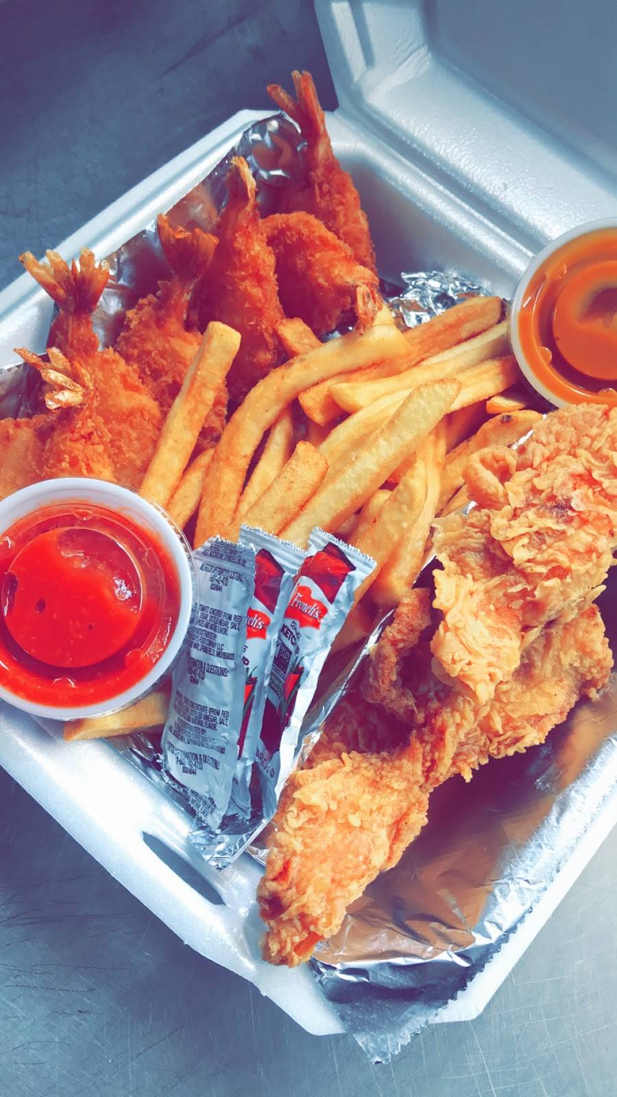 Dirty Bird Chicken N Waffles LLC | restaurant | 6004 Buffalo Ave, Niagara Falls, NY 14304, USA | 7165647161 OR +1 716-564-7161