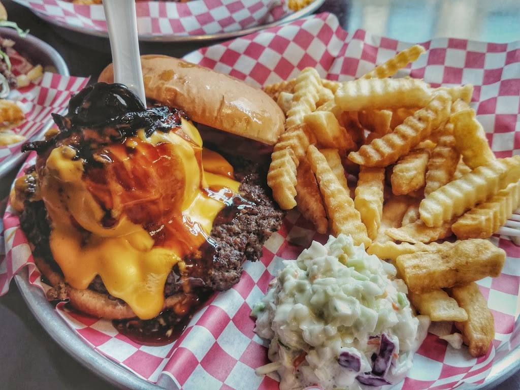 Iconic Burger | restaurant | 12 N McIntosh St, Elberton, GA 30635, USA | 7625330957 OR +1 762-533-0957