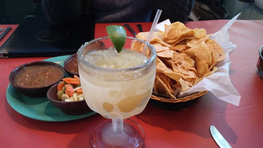 La Hacienda de Roselle | restaurant | 35 W Irving Park Rd, Roselle, IL 60172, USA | 6308939009 OR +1 630-893-9009