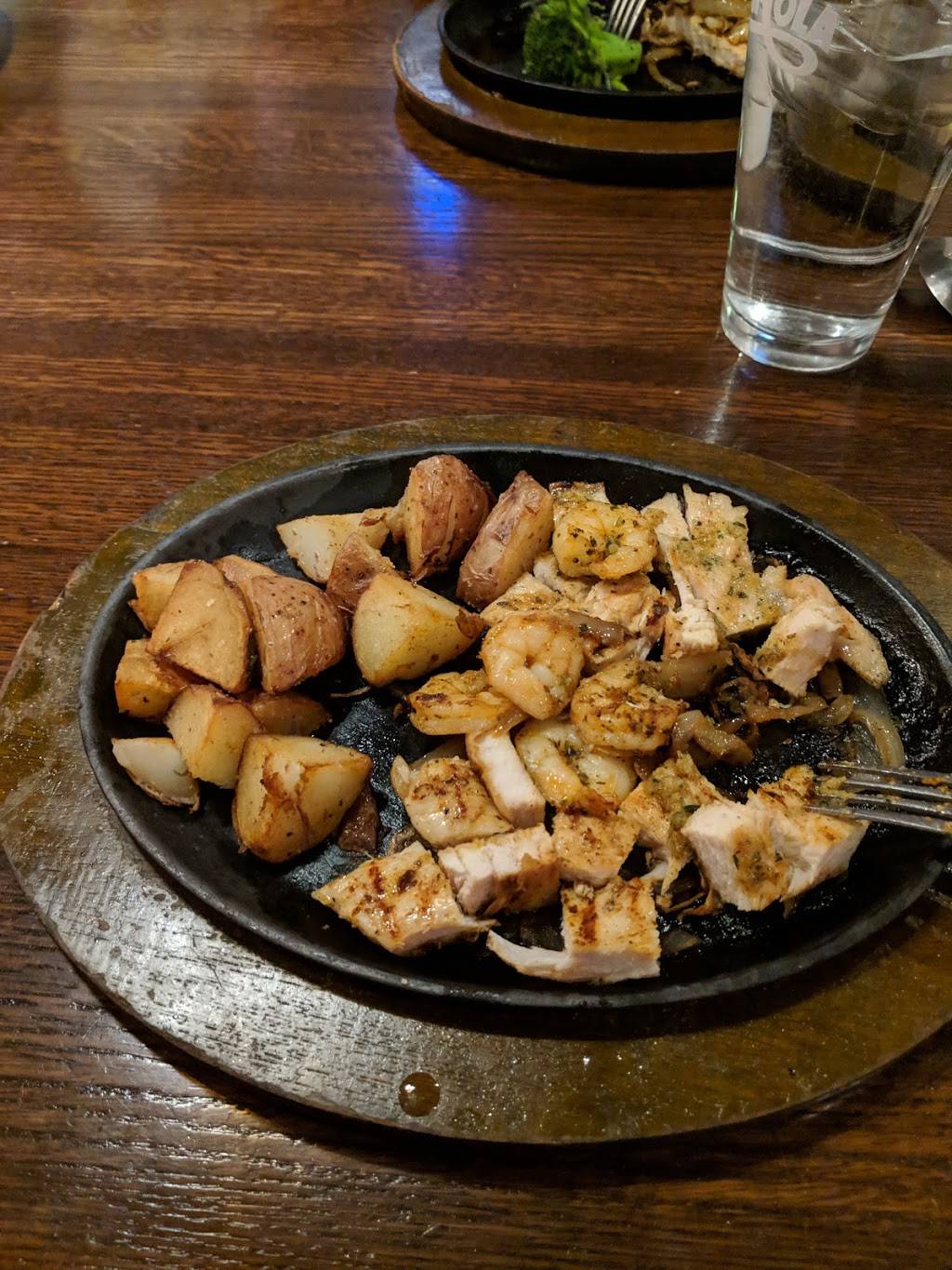 Applebees Grill + Bar | restaurant | 16867 Sierra Lakes Pkwy, Fontana, CA 92336, USA | 9098541003 OR +1 909-854-1003