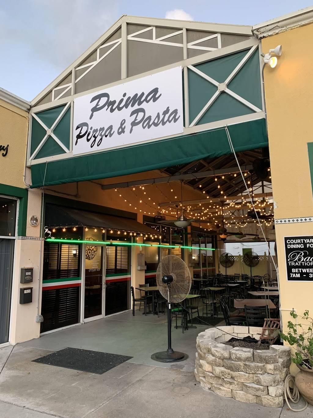 Prima Pizza and Pasta | restaurant | 1920 14th Ave, Vero Beach, FL 32960, USA | 7722173171 OR +1 772-217-3171