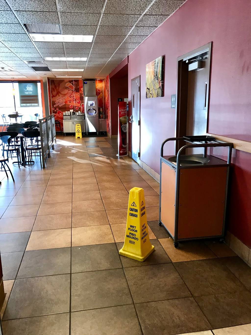 Jack in the Box | restaurant | 3500 E Philadelphia St, Ontario, CA 91761, USA | 9099235966 OR +1 909-923-5966