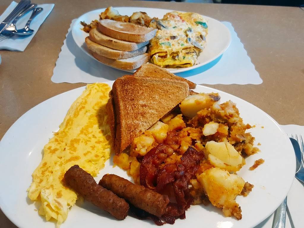 Chips Family Restaurant | restaurant | 525 Tunxis Hill Cut Off, Fairfield, CT 06825, USA | 2033323370 OR +1 203-332-3370