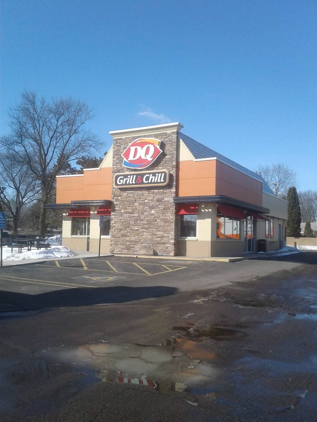 Dairy Queen Grill & Chill | restaurant | 819 Century Ave N, Maplewood, MN 55119, USA | 6517397143 OR +1 651-739-7143