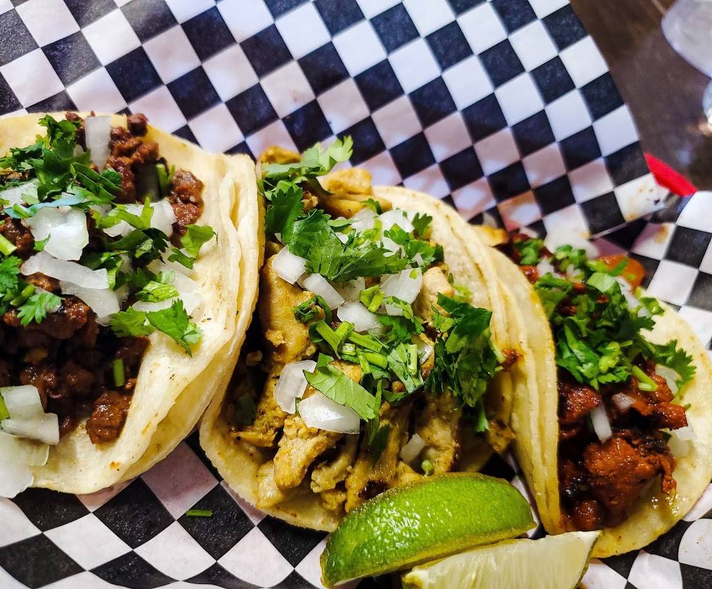 Familia Barrios Taco Grill | restaurant | 7704 Pearblossom Hwy, Littlerock, CA 93543, USA | 6615852215 OR +1 661-585-2215