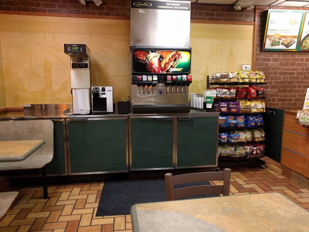 Subway Restaurants | restaurant | Abele Plaza, 2002 Mt Holly Rd Unit 2, Burlington, NJ 08016, USA | 6093860711 OR +1 609-386-0711