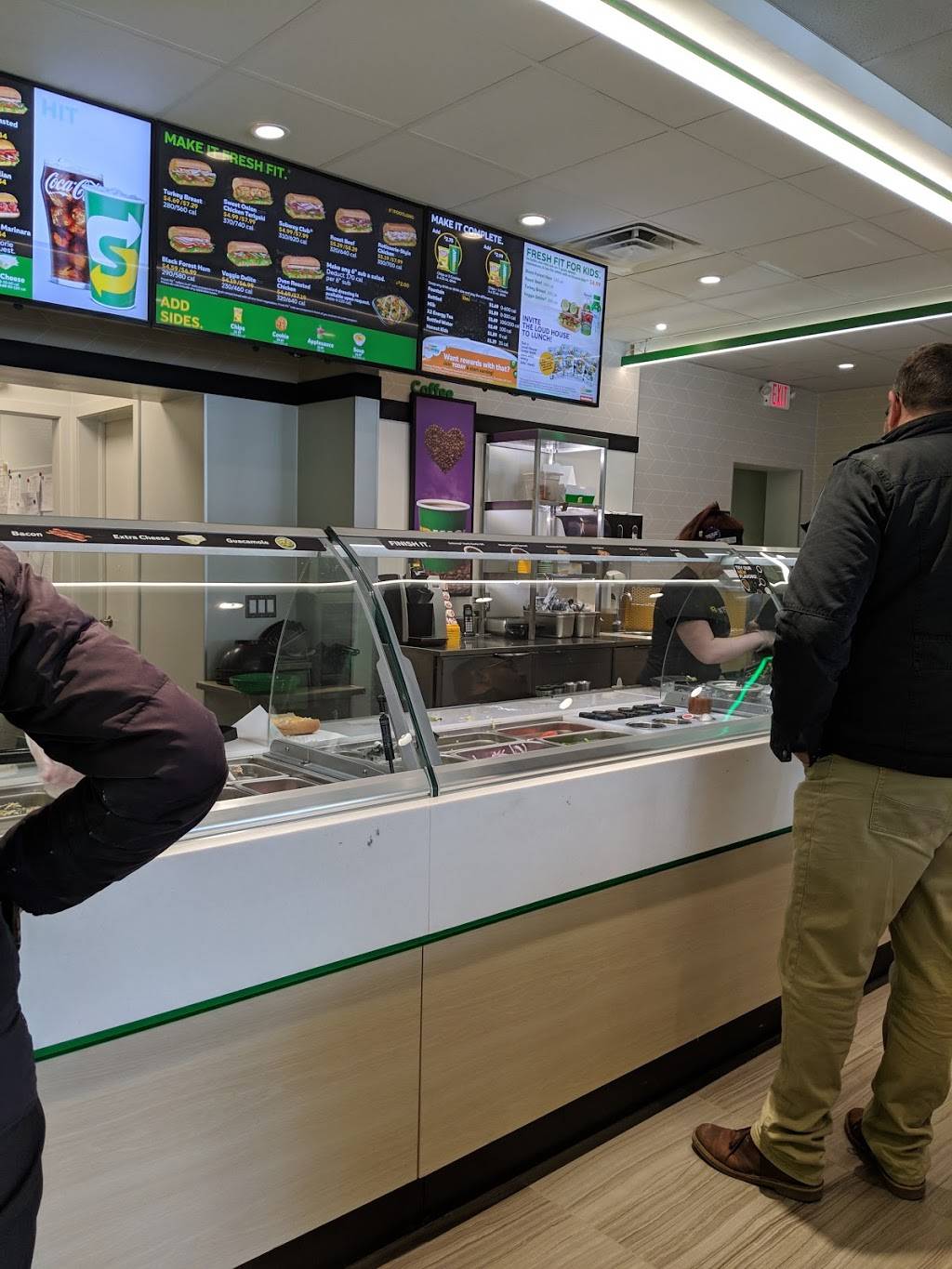 Subway | restaurant | 18 S Main St, Oberlin, OH 44074, USA | 4407747827 OR +1 440-774-7827