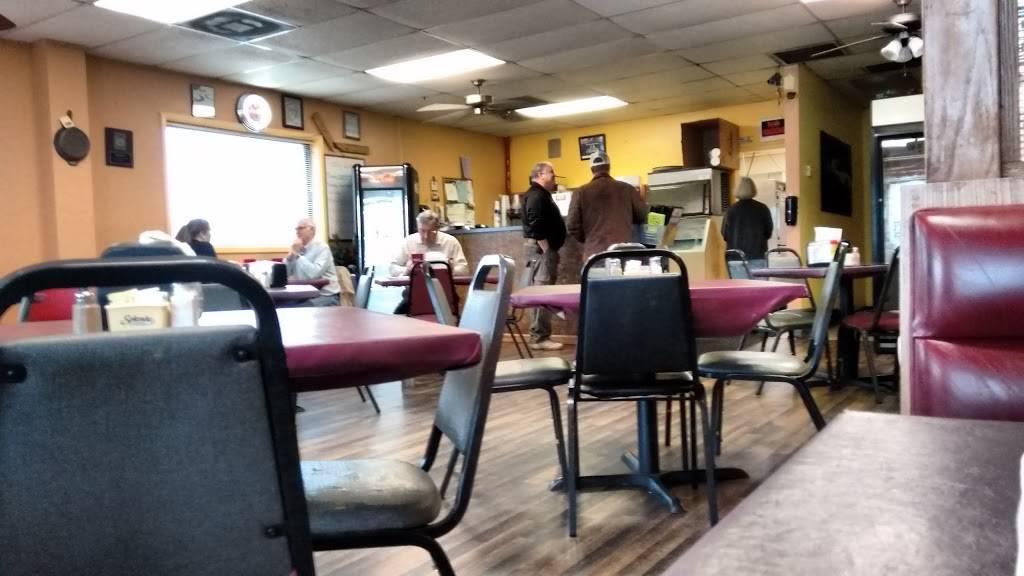 Front Porch Grill | restaurant | 106 Deatsville Hwy, Millbrook, AL 36054, USA | 3342857888 OR +1 334-285-7888