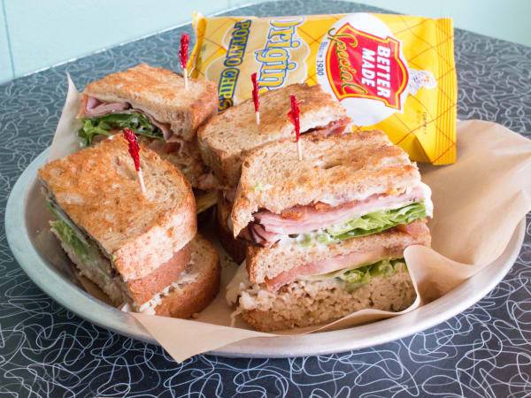 Sgt. Pepperonis Pizzeria & Deli | restaurant | 4120 Woodward Ave, Detroit, MI 48201, USA | 3138337272 OR +1 313-833-7272