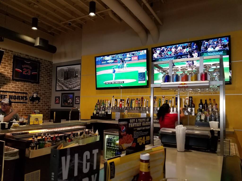 Buffalo Wild Wings | restaurant | 1200 Indianapolis Blvd, Schererville, IN 46375, USA | 2198653222 OR +1 219-865-3222