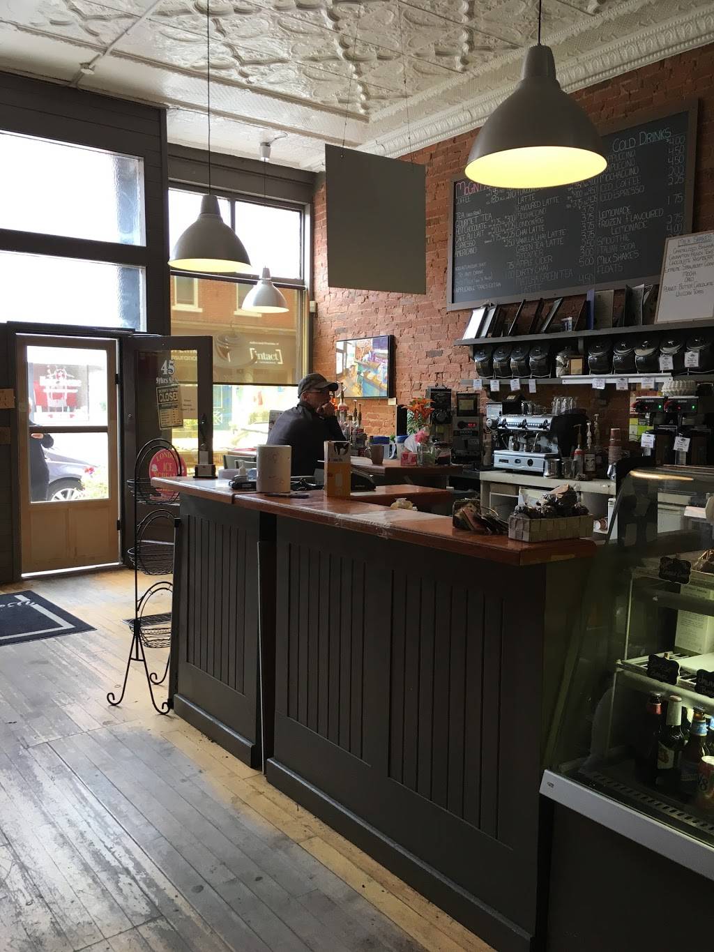 McGintys Cafe | restaurant | 45 N Sykes St, Meaford, ON N4L 1V9, Canada | 5195380092 OR +1 519-538-0092