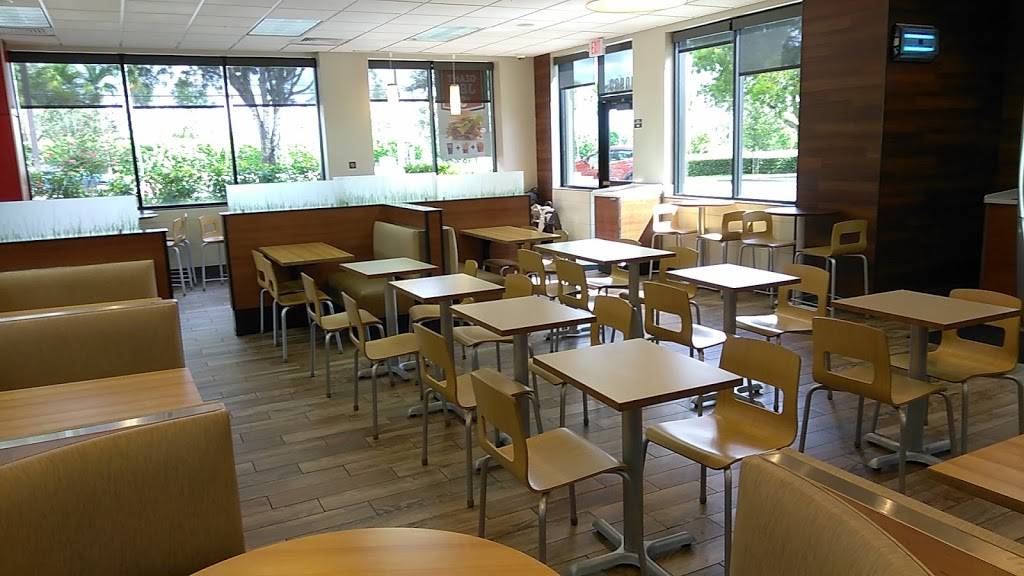 Wendys | restaurant | 10900 Pembroke Rd, Miramar, FL 33025, USA | 9544428556 OR +1 954-442-8556