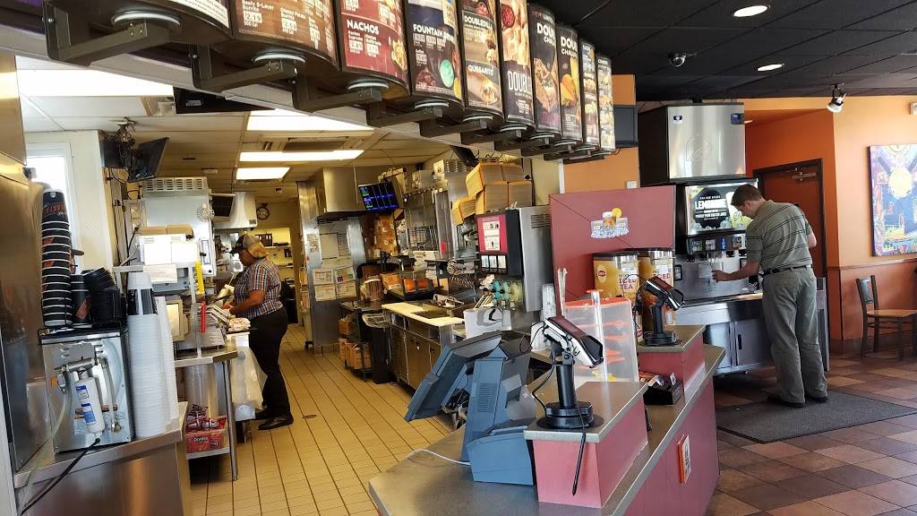 Taco Bell | meal takeaway | 8249 N Stemmons Fwy, Dallas, TX 75247, USA | 2149510950 OR +1 214-951-0950