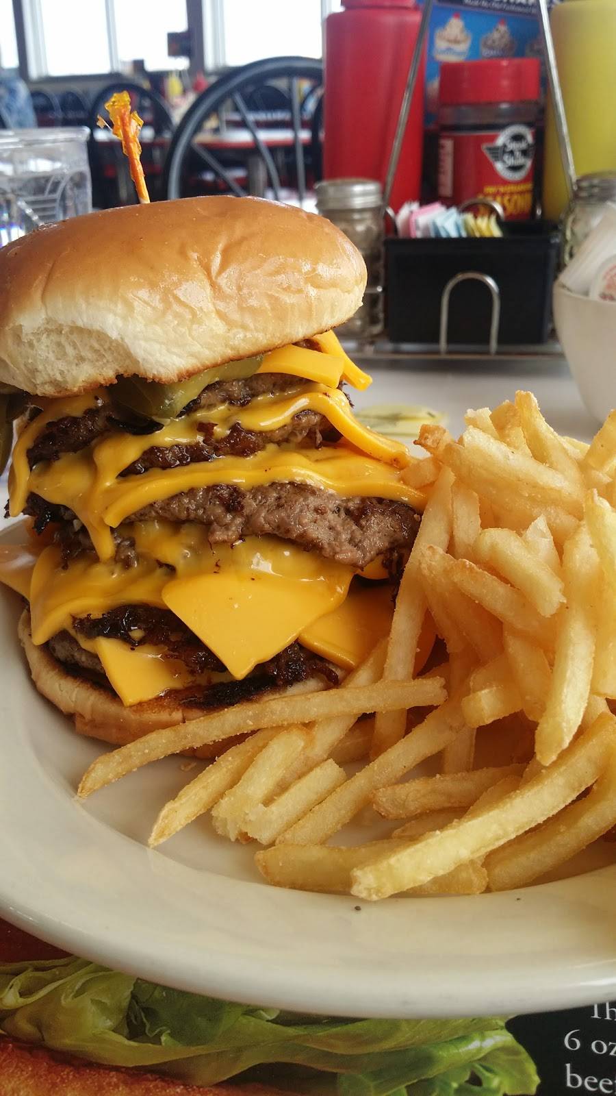 Steak n Shake | restaurant | 2465 N Dirksen Pkwy, Springfield, IL 62702, USA | 2174925925 OR +1 217-492-5925