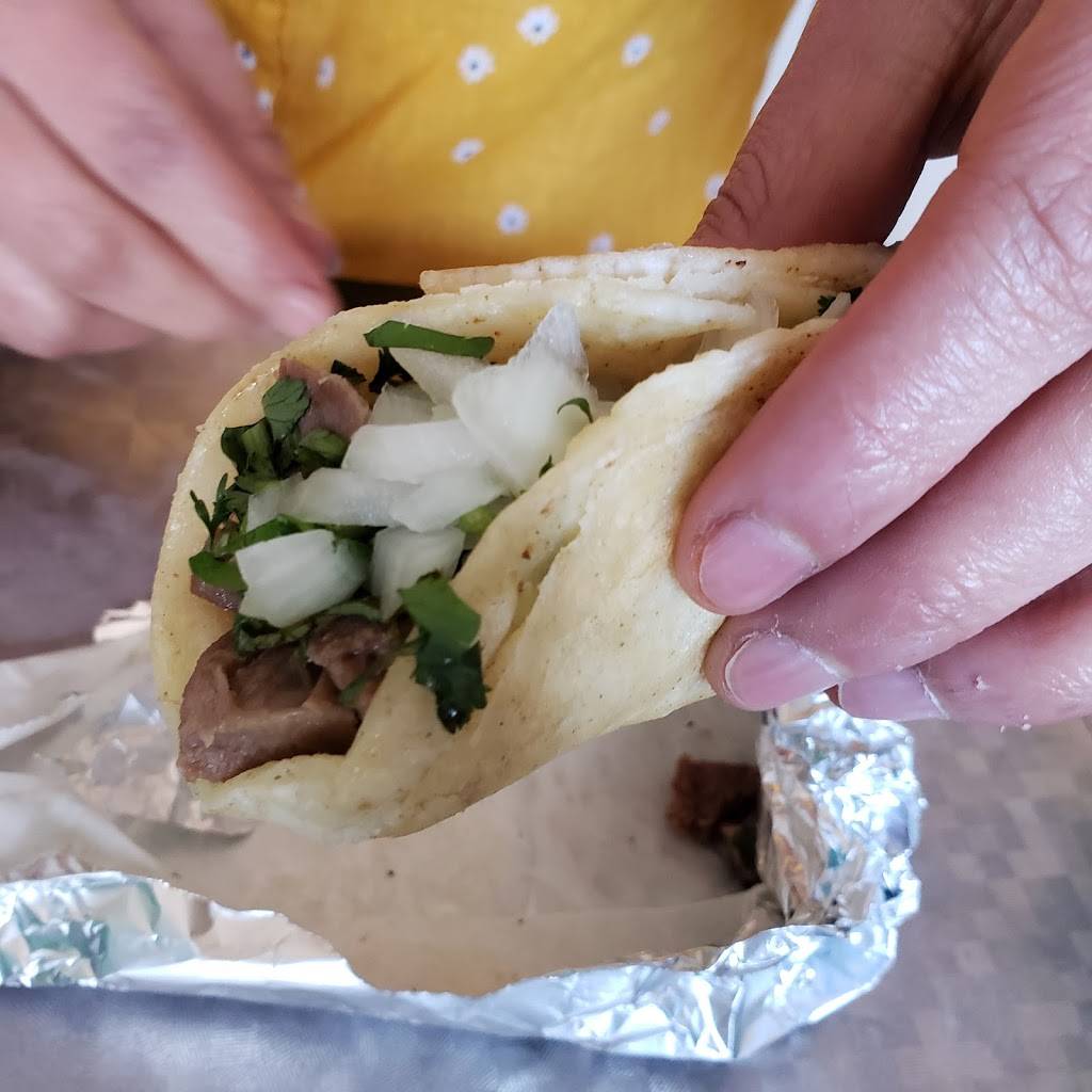 Tacos Salsas Y Carnitas | restaurant | 1615, 1021 W Hillcrest Dr # A, DeKalb, IL 60115, USA | 8157876898 OR +1 815-787-6898