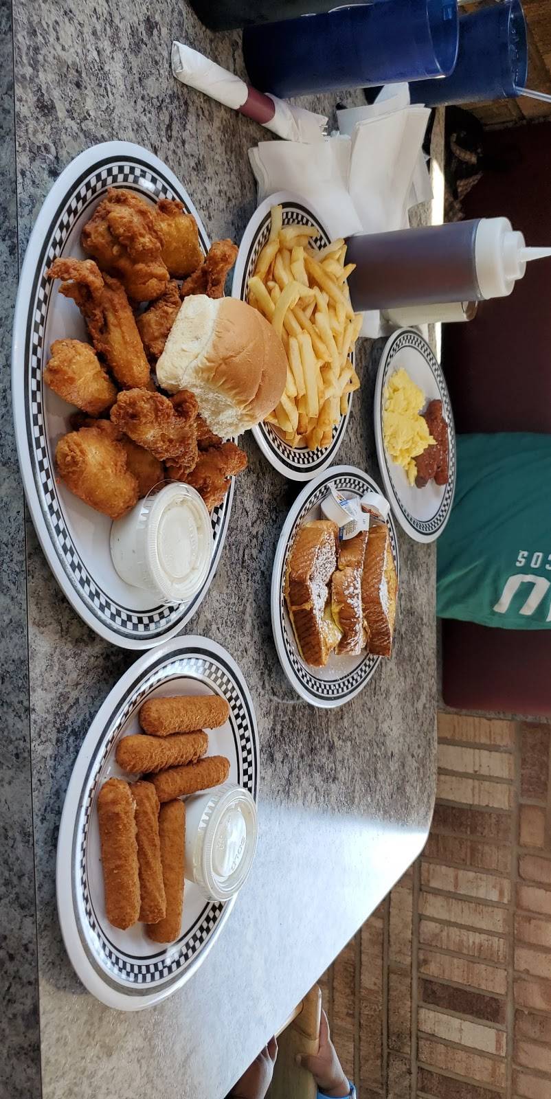 L Georges Coney Island | restaurant | 20003 Joy Rd, Detroit, MI 48228, USA | 3135813136 OR +1 313-581-3136