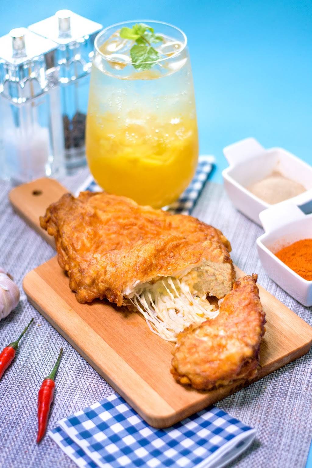 Hot Star Large Fried Chicken | restaurant | 4300 Steeles Ave E Unit F1, Markham, ON L3R 0N8, Canada | 9054709112 OR +1 905-470-9112