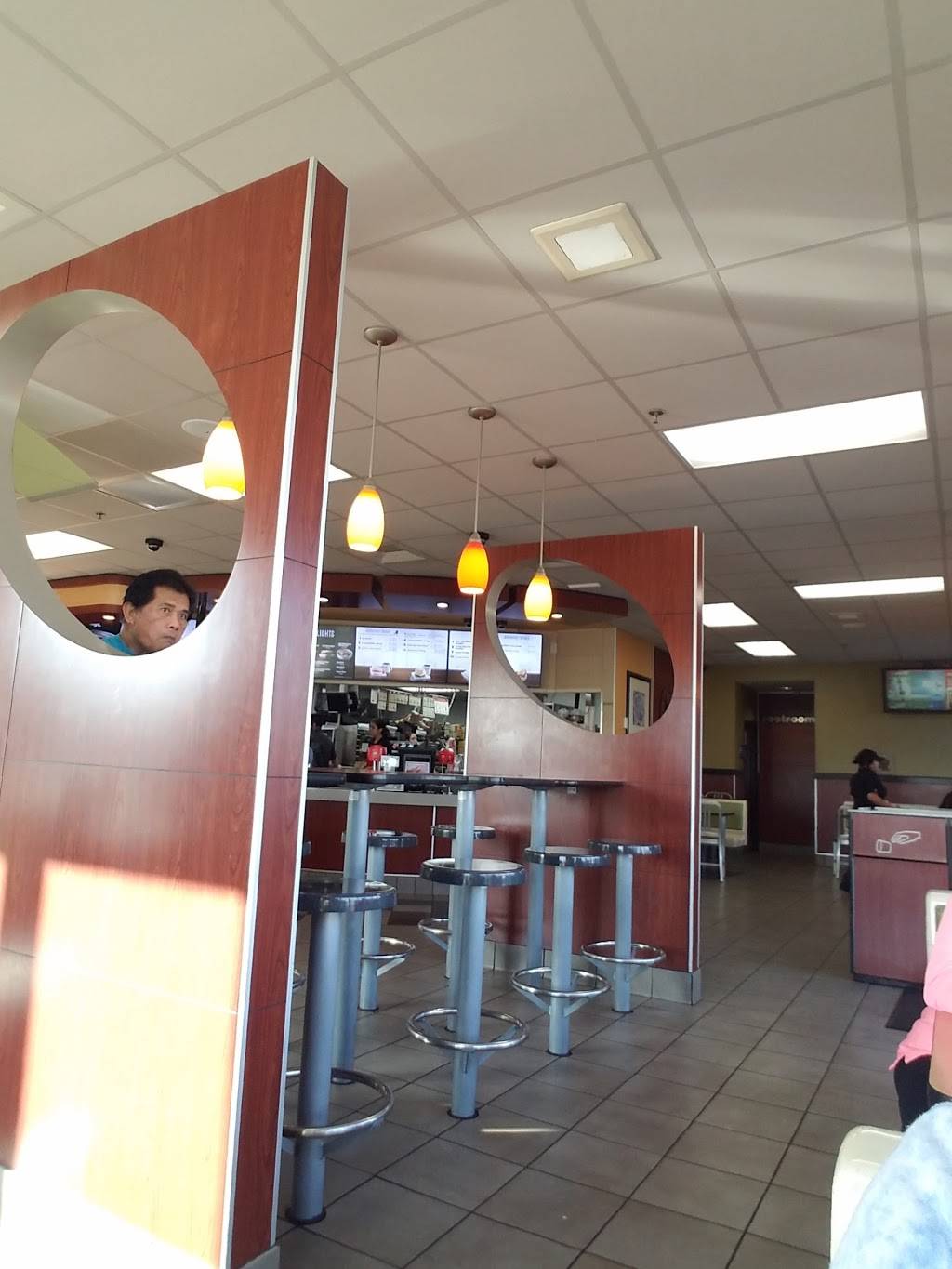 McDonalds | cafe | 401 Ventura Ave, Oxnard, CA 93030, USA | 8053822558 OR +1 805-382-2558